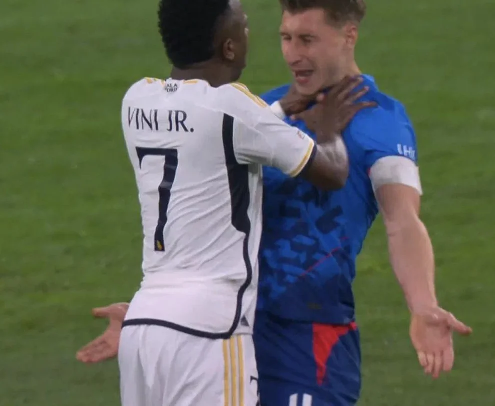 サッカー ユニフォーム 襟 付き